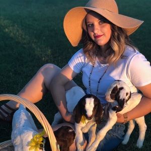 Meet your Posher, Holly